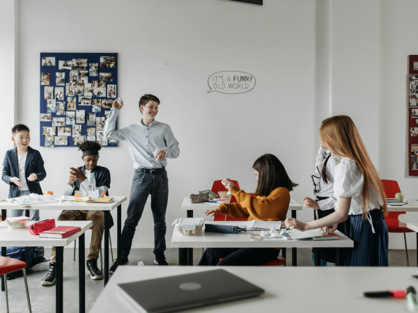 스마트폰을 갖다 대자 역사가 살아났다 — AR로 재설계한 역사 수업의 기록