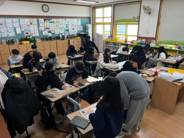 학생들이 팀을 이루어 문제를 해결해 나간 수업