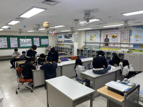 🚀 협력으로 탈출하라! 꿈키움중학교 화성 미션 스토리